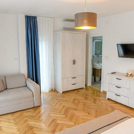 Sa Bazenom Vrnjacka Idila *