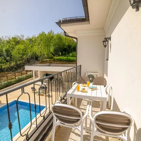 Sa Bazenom Vrnjacka Idila