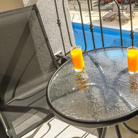 Sa Bazenom Vrnjacka Idila