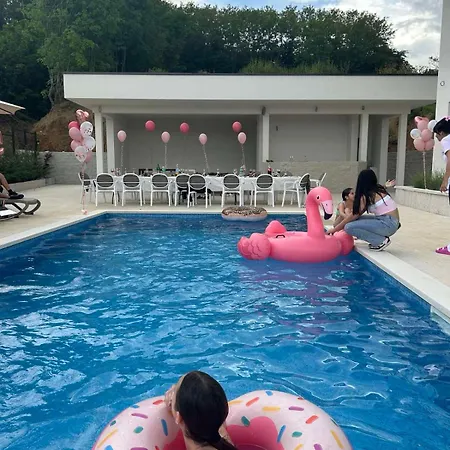 Sa Bazenom Vrnjacka Idila *