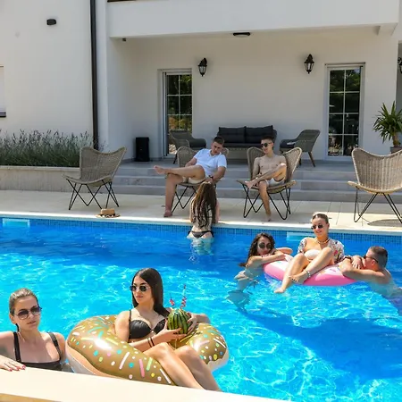 Sa Bazenom Vrnjacka Idila Vrnjačka Banja