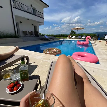 Sa Bazenom Vrnjacka Idila